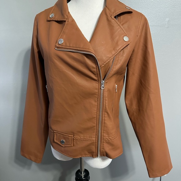 Vine & Valley women’s size M faux leather Moto‎ crop jacket/front zip closure - Picture 2 of 10